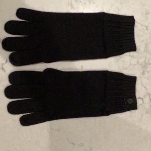 Lululemon ladies black gloves. Excellent used condition.